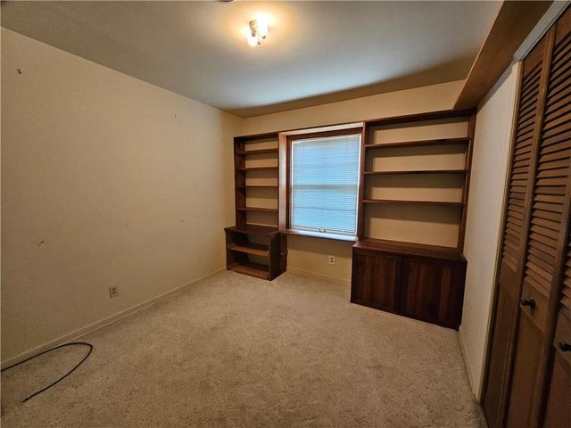 10416 E 28th Terrace S, Independence, MO 64052