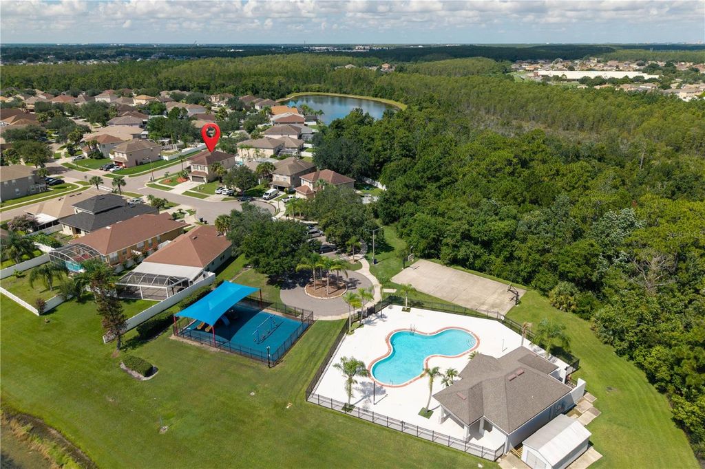 Image 17 of property listing at 14918 CRANES NEST COURT, Orlando, FL 32824