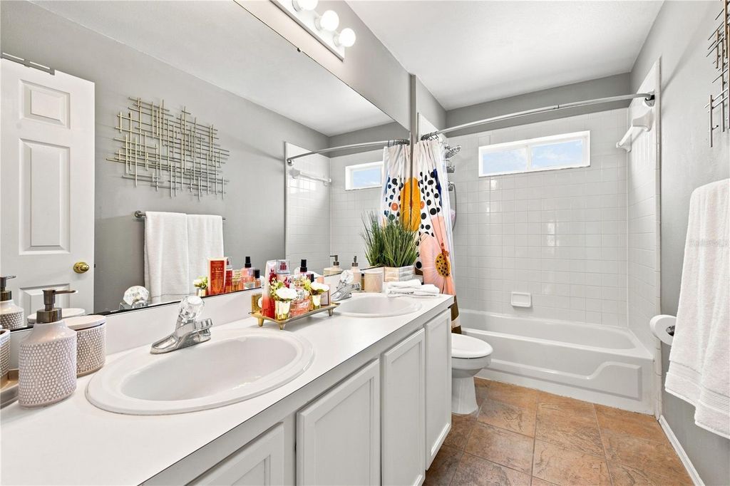 Image 38 of property listing at 14918 CRANES NEST COURT, Orlando, FL 32824