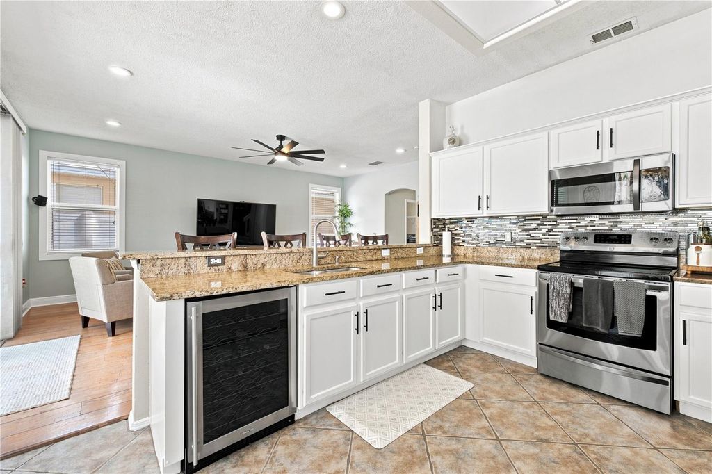 Image 7 of property listing at 14918 CRANES NEST COURT, Orlando, FL 32824