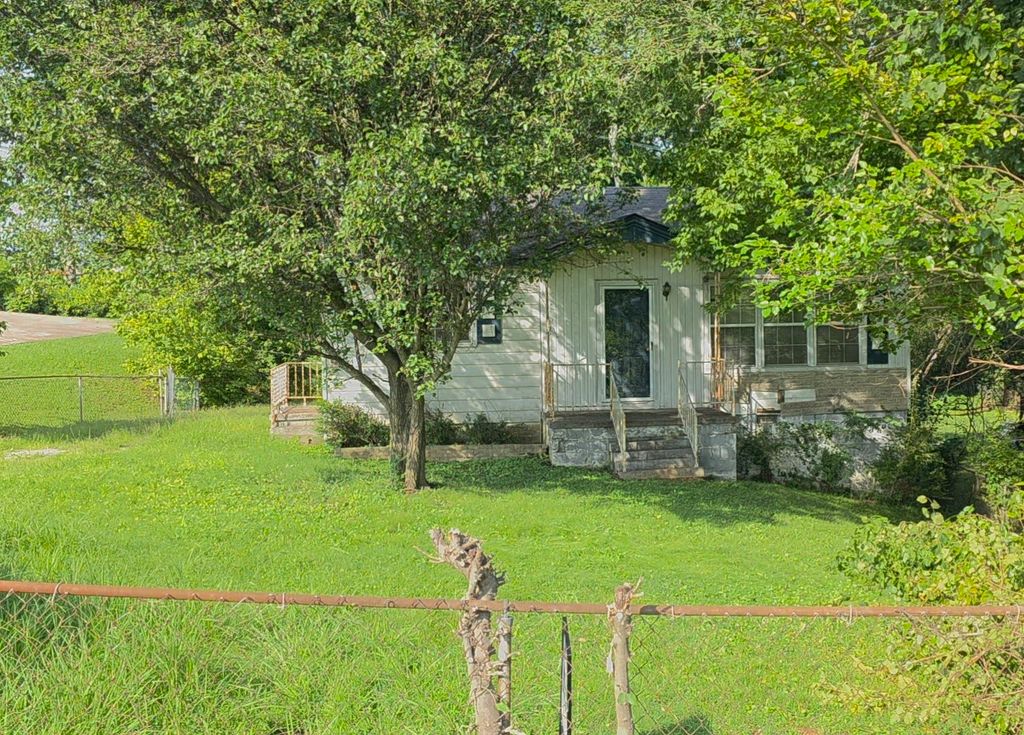 403 Gary Hills Dr, Clarksville, TN 37043