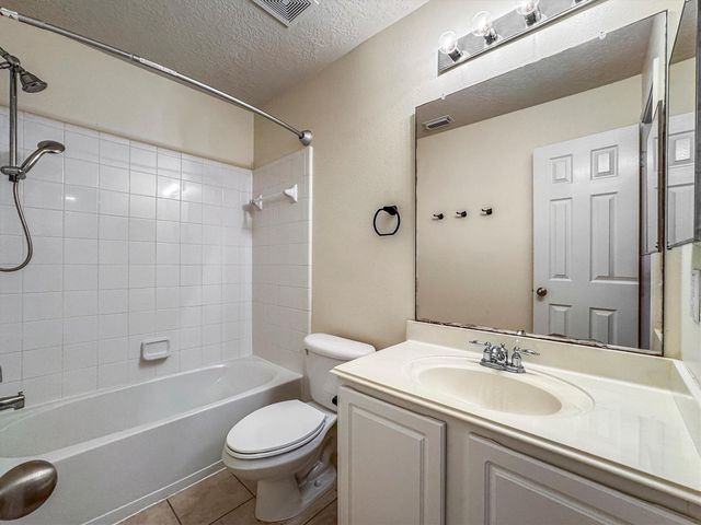 483 Folk Crest Lane, Dickinson, TX 77539