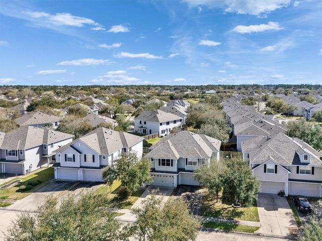 483 Folk Crest Lane, Dickinson, TX 77539