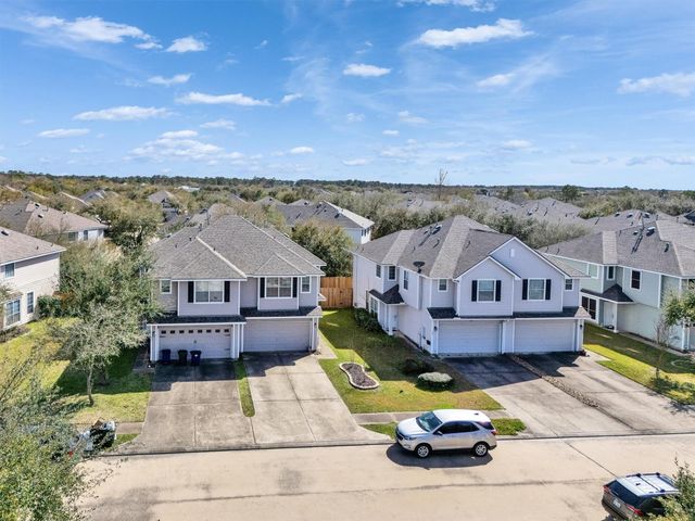 483 Folk Crest Lane, Dickinson, TX 77539