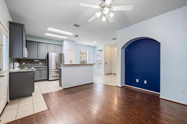 483 Folk Crest Lane, Dickinson, TX 77539