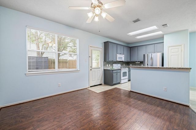 483 Folk Crest Lane, Dickinson, TX 77539