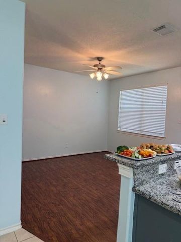 483 Folk Crest Lane, Dickinson, TX 77539