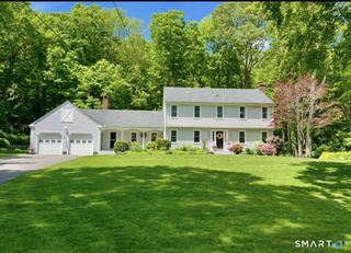 11 Bishop Drive, Woodbridge, CT 06525
