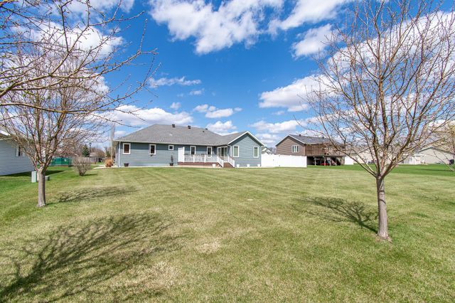 1819 52nd Avenue N, Moorhead, MN 56560