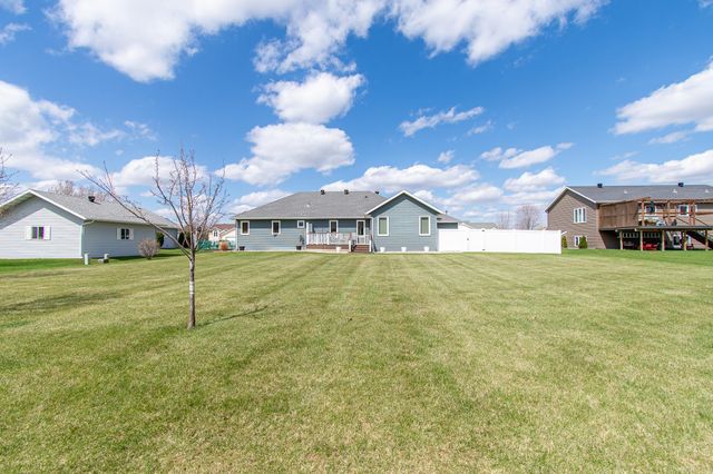 1819 52nd Avenue N, Moorhead, MN 56560