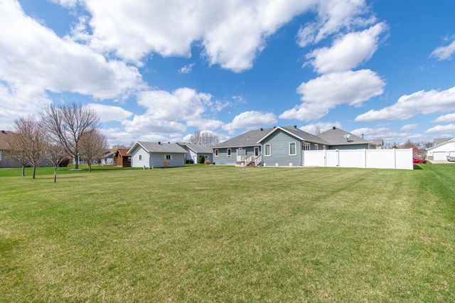 1819 52nd Avenue N, Moorhead, MN 56560