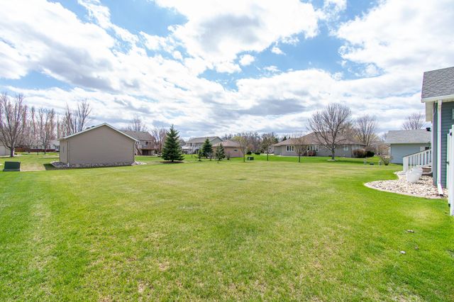 1819 52nd Avenue N, Moorhead, MN 56560