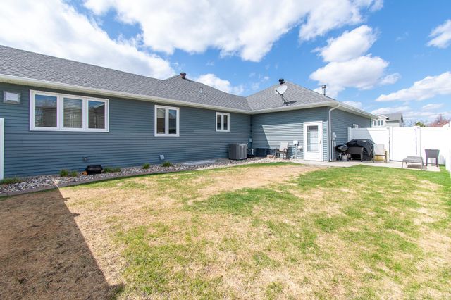 1819 52nd Avenue N, Moorhead, MN 56560