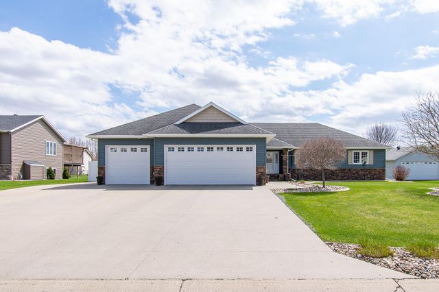1819 52nd Avenue N, Moorhead, MN 56560