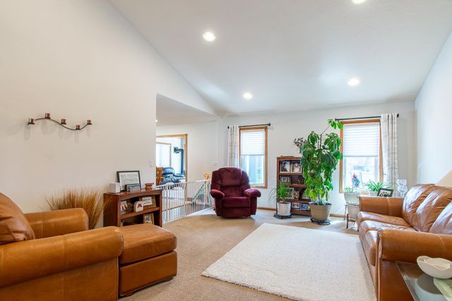 1819 52nd Avenue N, Moorhead, MN 56560