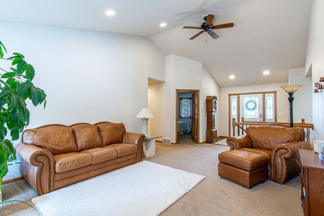 1819 52nd Avenue N, Moorhead, MN 56560