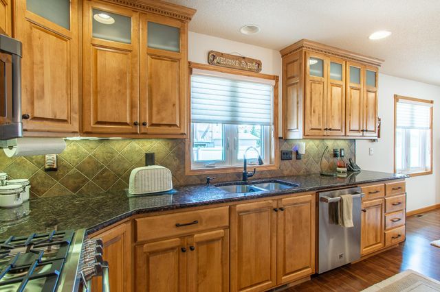 1819 52nd Avenue N, Moorhead, MN 56560