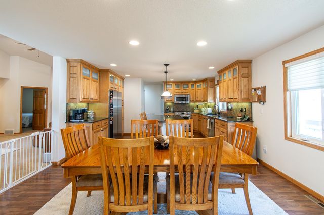 1819 52nd Avenue N, Moorhead, MN 56560
