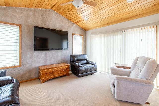 1819 52nd Avenue N, Moorhead, MN 56560