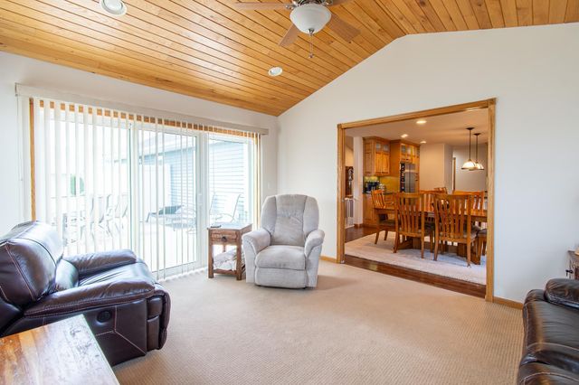 1819 52nd Avenue N, Moorhead, MN 56560