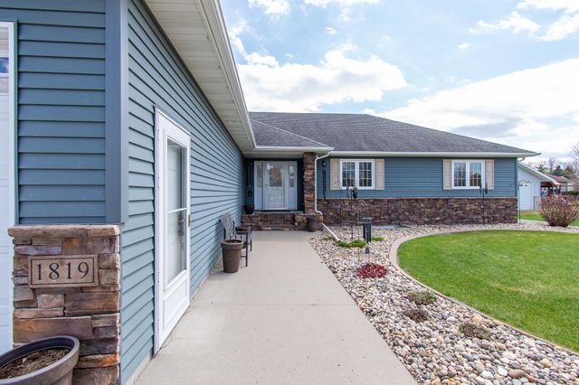 1819 52nd Avenue N, Moorhead, MN 56560