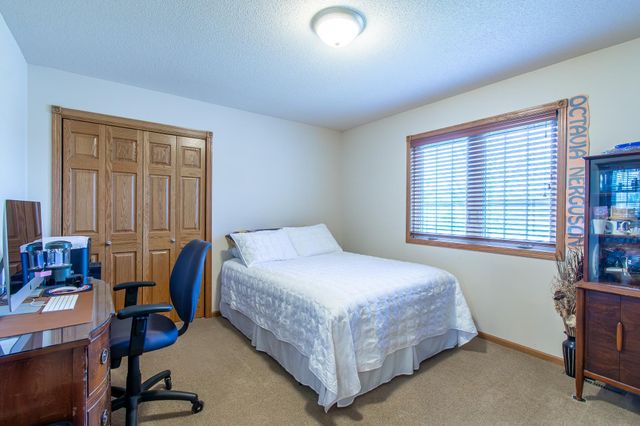 1819 52nd Avenue N, Moorhead, MN 56560