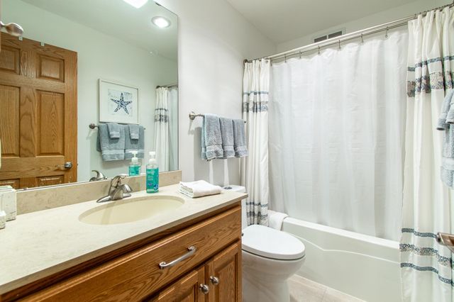 1819 52nd Avenue N, Moorhead, MN 56560