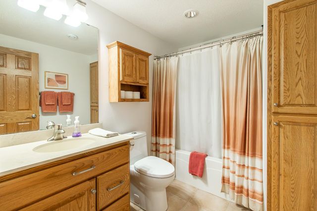1819 52nd Avenue N, Moorhead, MN 56560