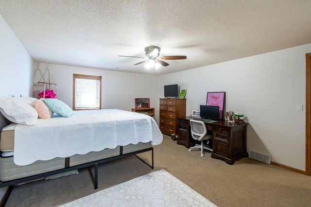 1819 52nd Avenue N, Moorhead, MN 56560