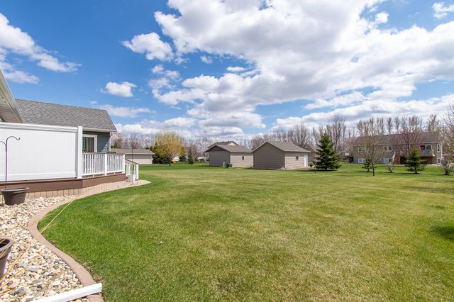 1819 52nd Avenue N, Moorhead, MN 56560