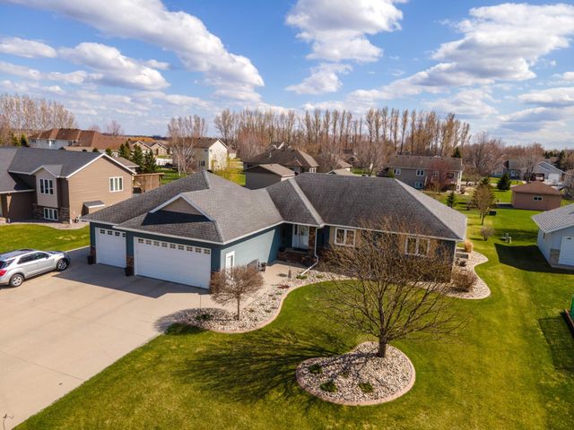 1819 52nd Avenue N, Moorhead, MN 56560