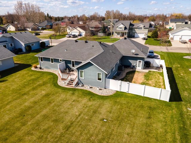 1819 52nd Avenue N, Moorhead, MN 56560