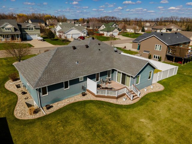 1819 52nd Avenue N, Moorhead, MN 56560