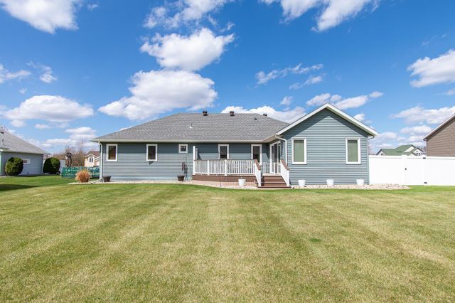 1819 52nd Avenue N, Moorhead, MN 56560