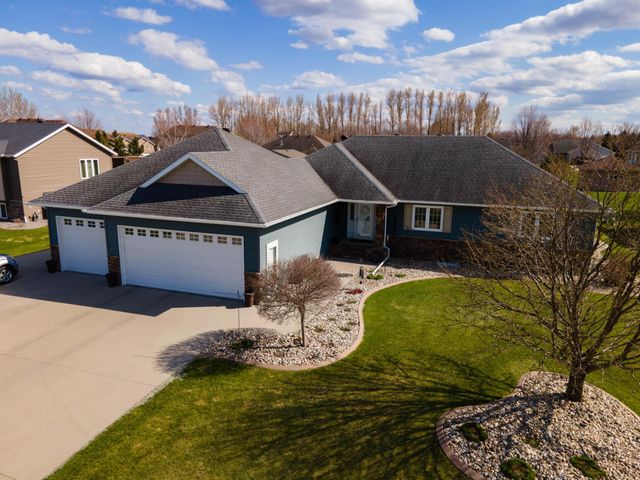 1819 52nd Avenue N, Moorhead, MN 56560