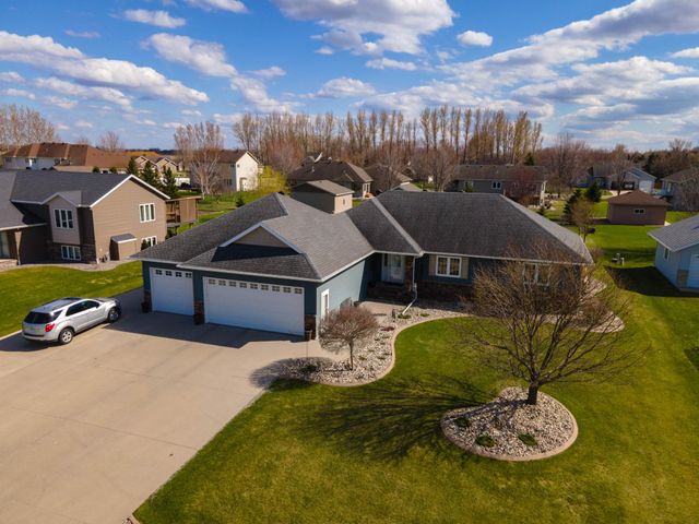 1819 52nd Avenue N, Moorhead, MN 56560