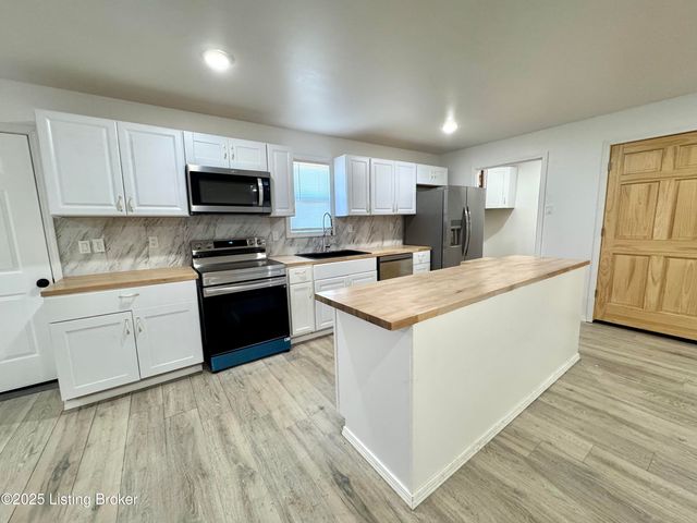 12411 Berrytown Rd, Louisville, KY 40223