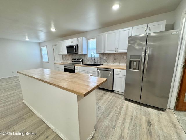 12411 Berrytown Rd, Louisville, KY 40223