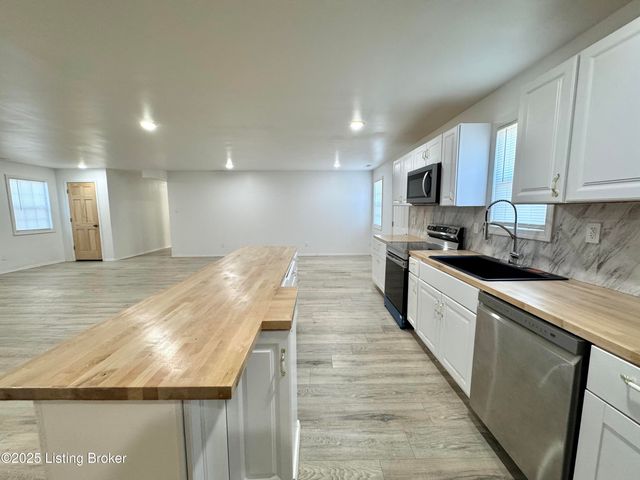 12411 Berrytown Rd, Louisville, KY 40223