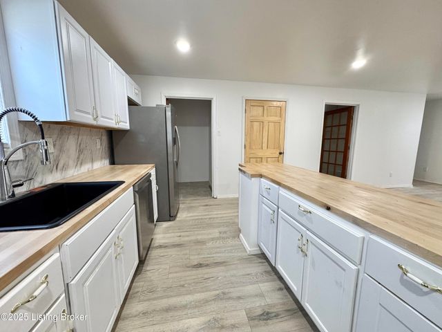 12411 Berrytown Rd, Louisville, KY 40223