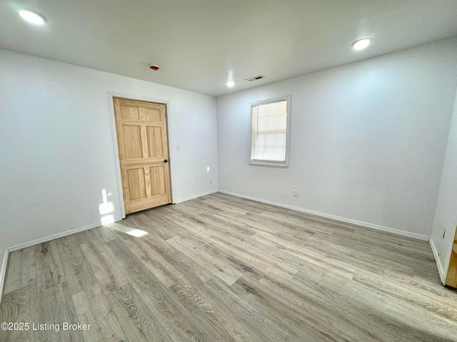 12411 Berrytown Rd, Louisville, KY 40223