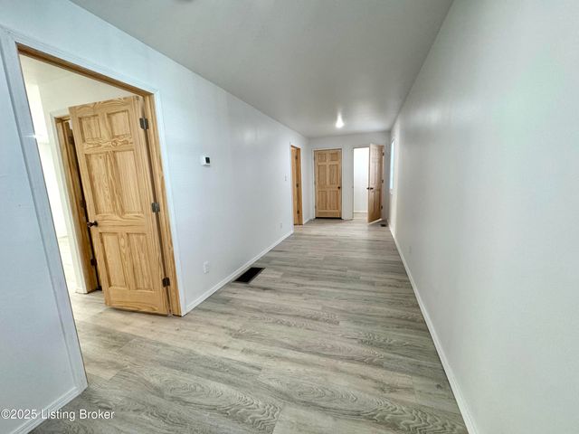 12411 Berrytown Rd, Louisville, KY 40223