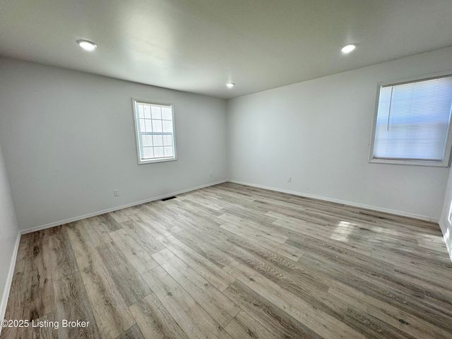 12411 Berrytown Rd, Louisville, KY 40223