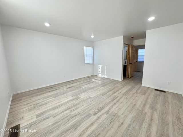 12411 Berrytown Rd, Louisville, KY 40223