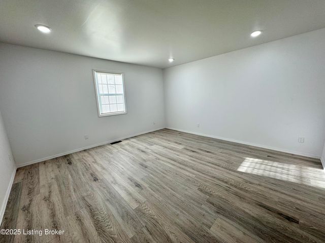 12411 Berrytown Rd, Louisville, KY 40223