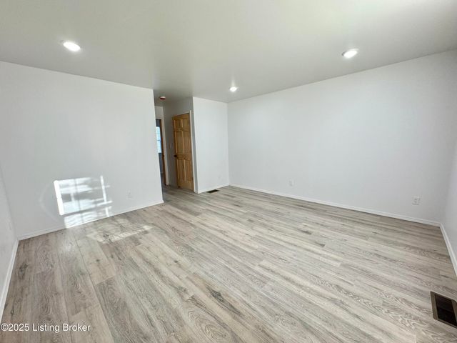 12411 Berrytown Rd, Louisville, KY 40223