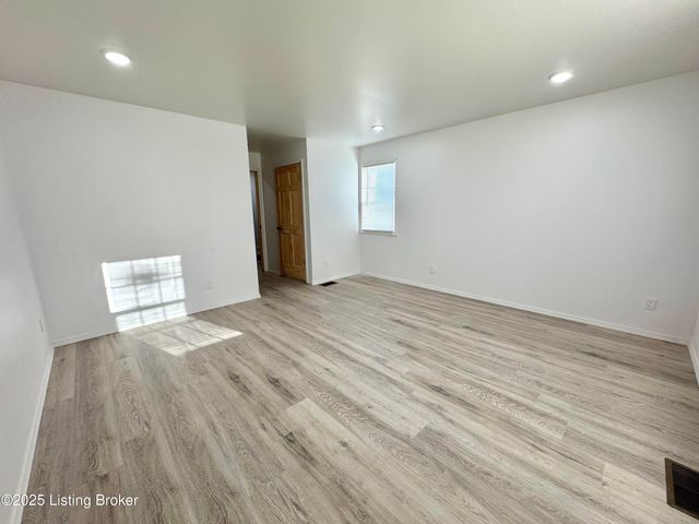 12411 Berrytown Rd, Louisville, KY 40223