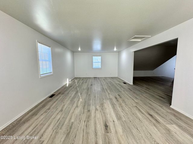 12411 Berrytown Rd, Louisville, KY 40223