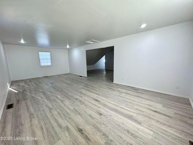 12411 Berrytown Rd, Louisville, KY 40223