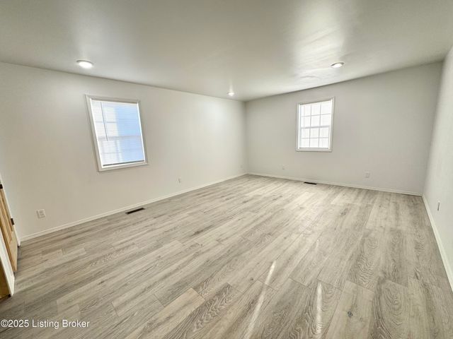 12411 Berrytown Rd, Louisville, KY 40223